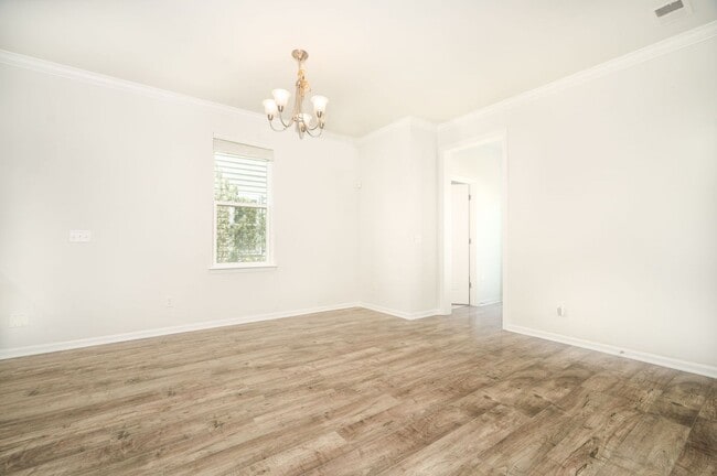 Building Photo - Spacious Living in the Heart of West Ashley