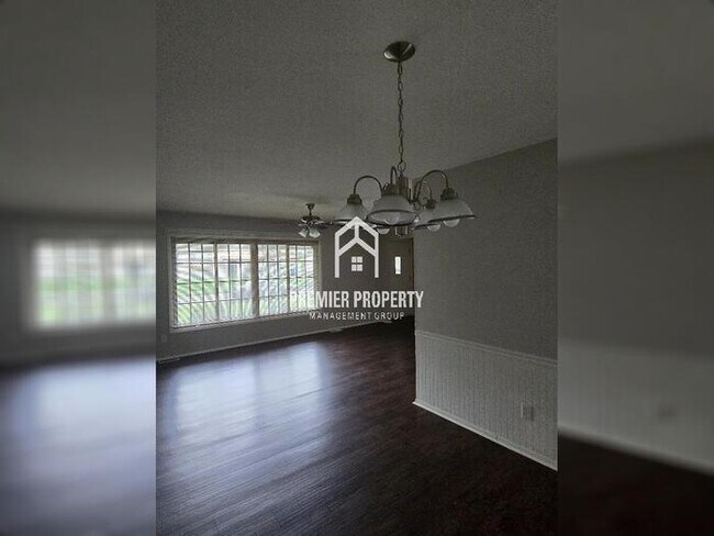 Building Photo - 670 Charvel Dr