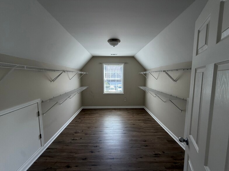 Master closet - 3315 Watson Gate Rd
