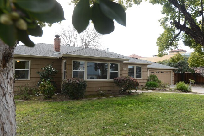 Building Photo - 1060 Ridgeley Dr