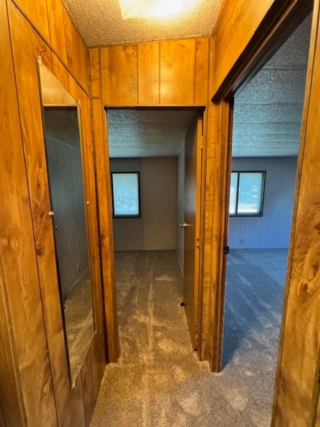Building Photo - RARE FIND AVAILABLE NOW HOME IN ROGUE RIVER