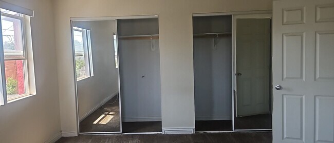 Building Photo - 33(1230)