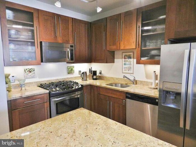 Building Photo - 2200 N Westmoreland St