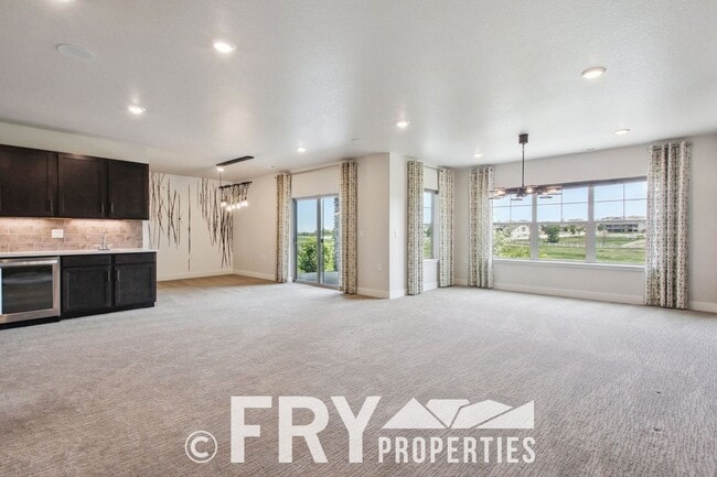 Building Photo - Stunning, Spacious 3bed/3bath Riverdale Ra...