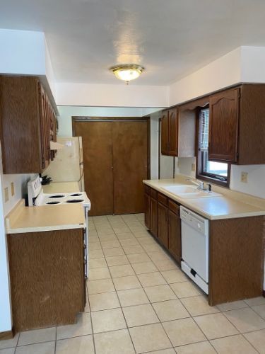 Building Photo - 5167 Cheney Dr