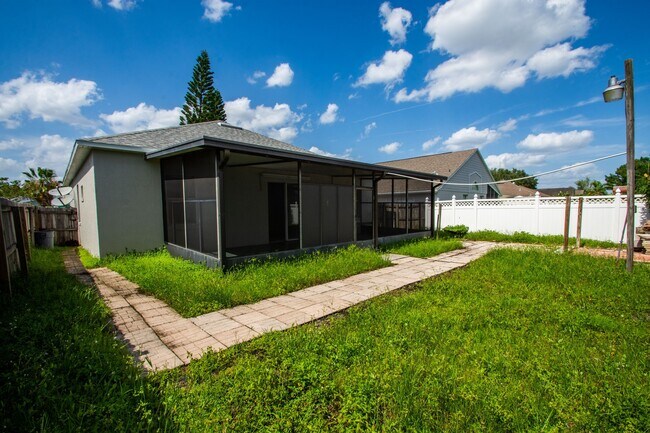 Building Photo - Available Now! 3/2 Home Near Hunter's Cree...