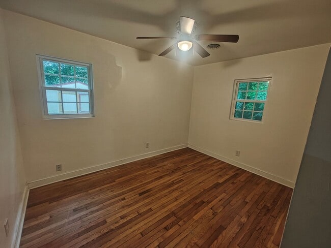 Building Photo - 3 bedroom home