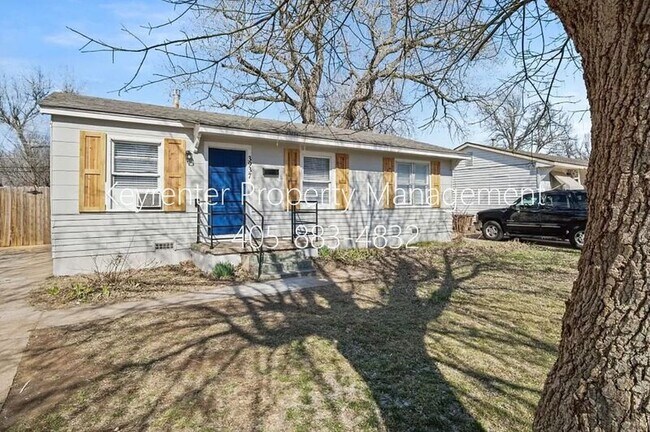 Building Photo - 3937 SW 27th Pl