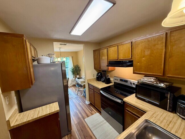 Building Photo - 424 Victory Garden Dr