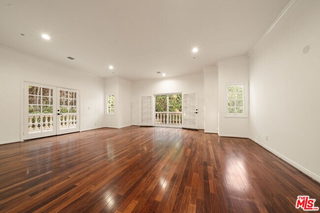 Building Photo - 1109 Pine Dr