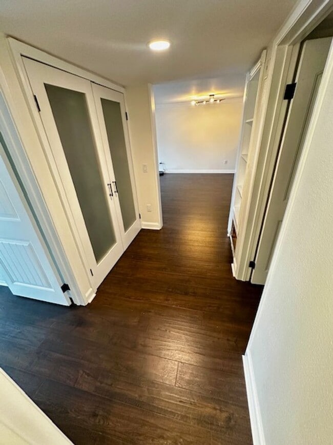 Building Photo - 2 Bedroom, 2 Bathroom Condo for Rent – Che...