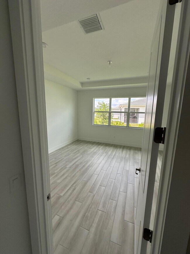 Building Photo - 12166 Viridian Blvd