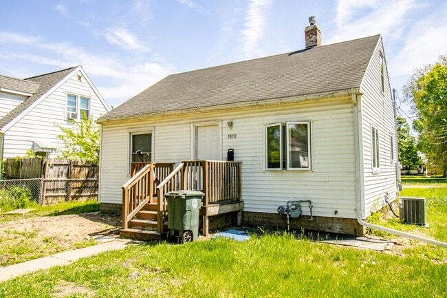 Primary Photo - 2 bedroom, 1 bath house in Waterloo