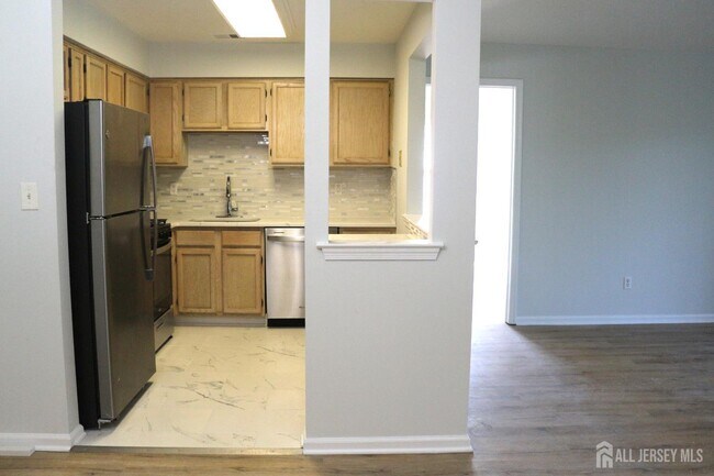 Building Photo - 732 Waterford Dr