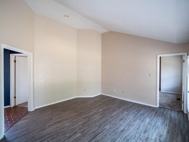 Building Photo - 3201 Creekwood Ct