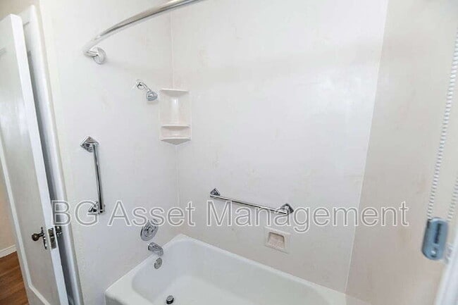 Building Photo - 317 Pomona Ave