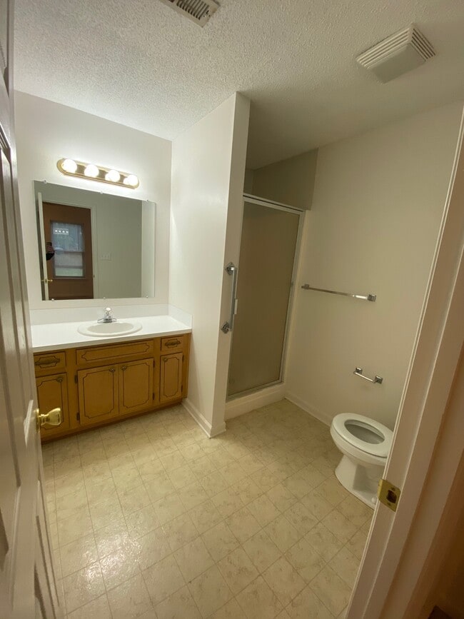 Building Photo - 2621 31st Avenue Ct NE