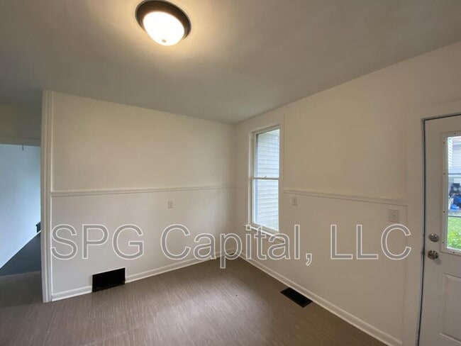 Building Photo - 632 S Second St