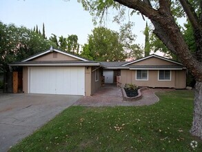 Building Photo - 4 bedrooms.