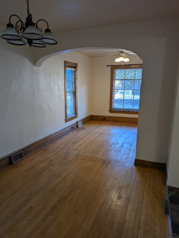 Building Photo - 306 Grove St