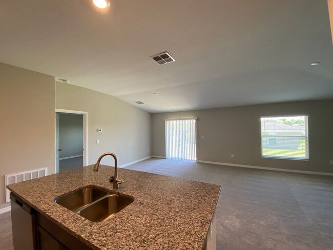 Building Photo - MOVE IN BY FEBRUARY 15TH AND RECIEVE HALF OFF FIRST MONTH- Hills Of Tuscany - Great Location, 3/2...