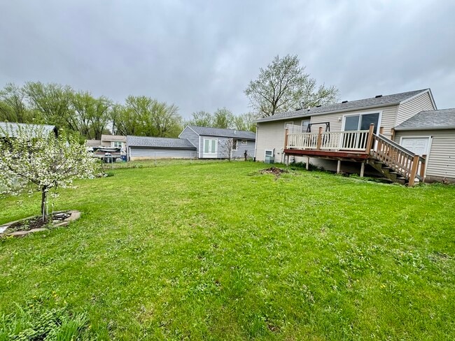 Building Photo - 5556 N Thornwood Ave