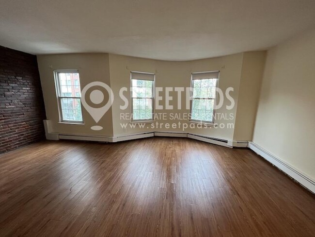 Building Photo - bedroom in Boston MA 02130