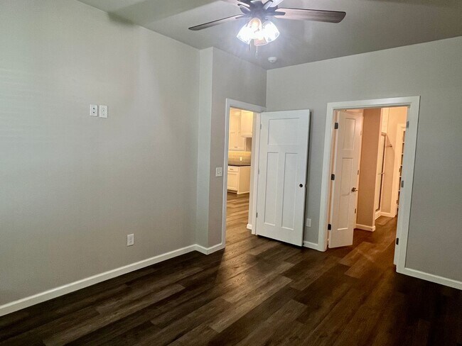 Building Photo - Beautiful 2 Bed 2 Bath!