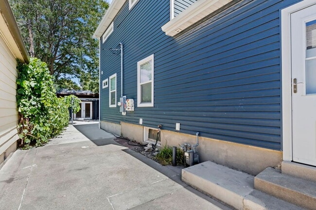 Building Photo - 235 Browning Ave