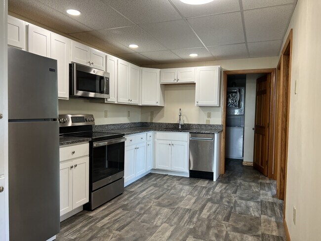 Primary Photo - 146 Kennedy Memorial Dr