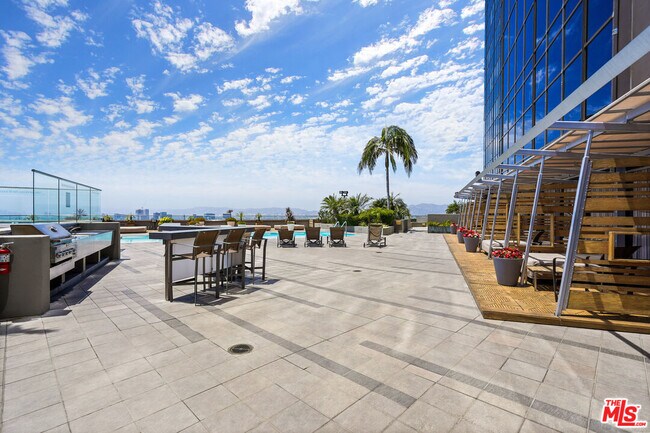 Building Photo - 1100 Wilshire Blvd