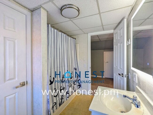 Building Photo - 83 Kennedy Memorial Dr