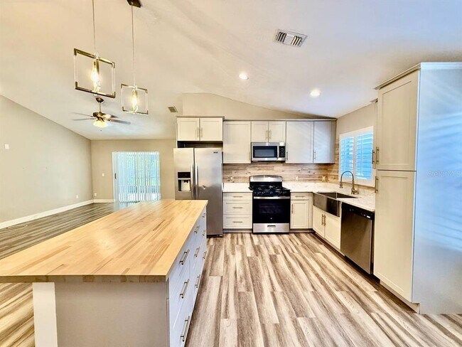 Building Photo - 8711 Busch Oaks St