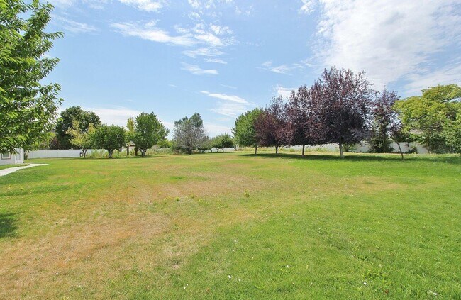 Building Photo - 4109 E Man O War Dr