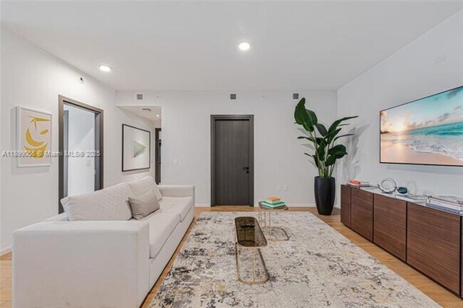 Building Photo - 398 NE 5th St