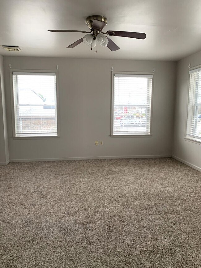 Building Photo - 1460 Lincoln Way E