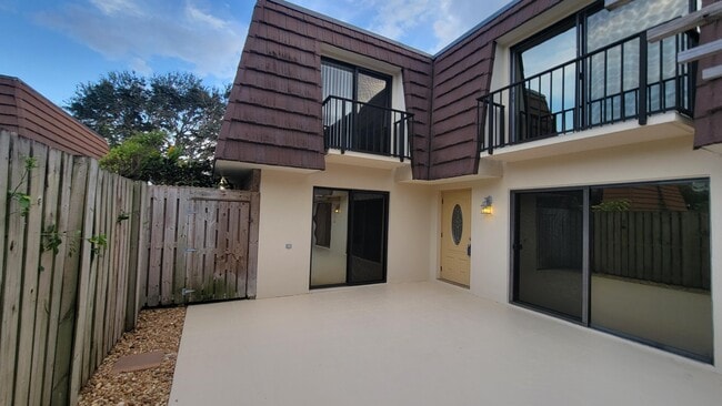 Building Photo - 606 6th Ln