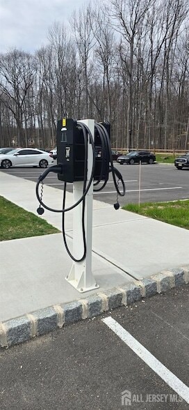 Building Photo - 211 Henderson Rd