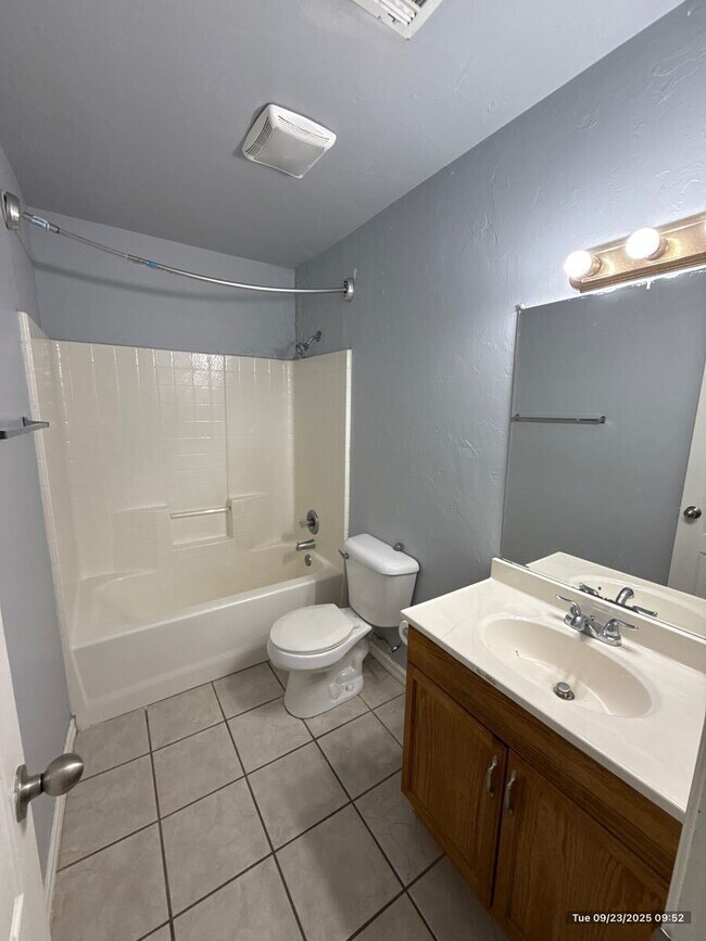 Building Photo - "Welcome Home: Spacious 3-Bed, 2-Bath Corner Lot Oasis in Oklahoma City!"