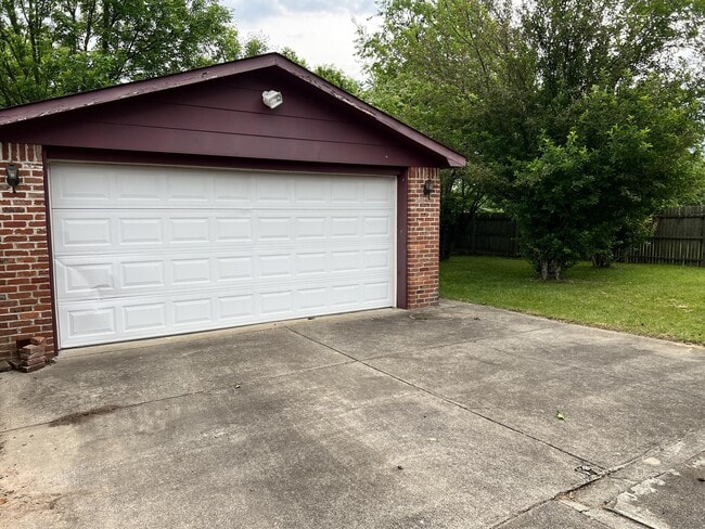 Building Photo - 5807 Larkgrove Dr