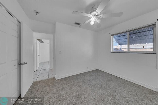 Building Photo - 1906 NW 45th Ct