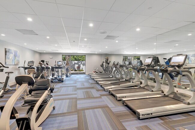 Building Photo - 6866 Huntington Ln