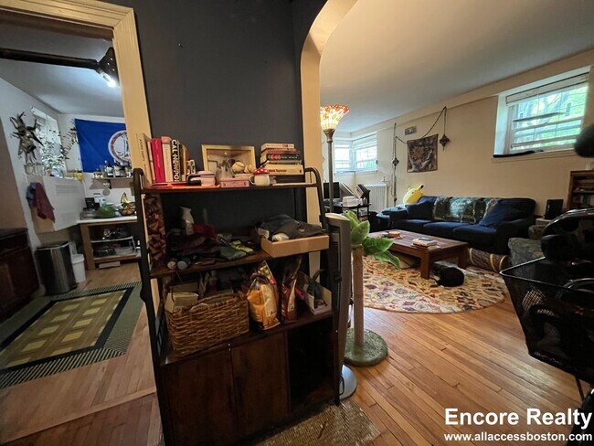 Building Photo - 1555 Beacon St