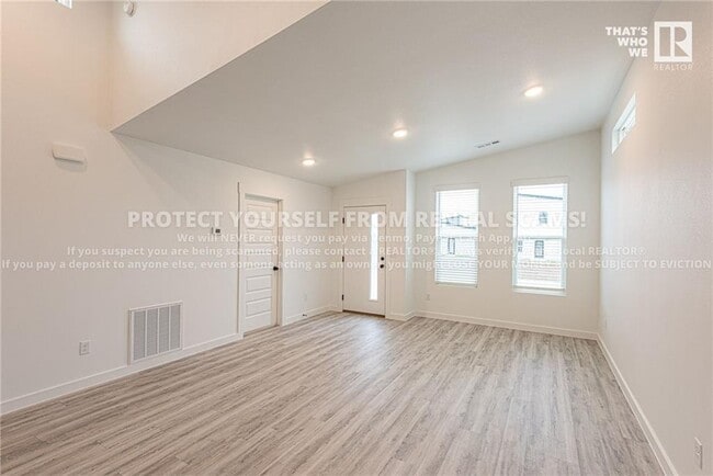 Building Photo - 911 Reading RR Ln