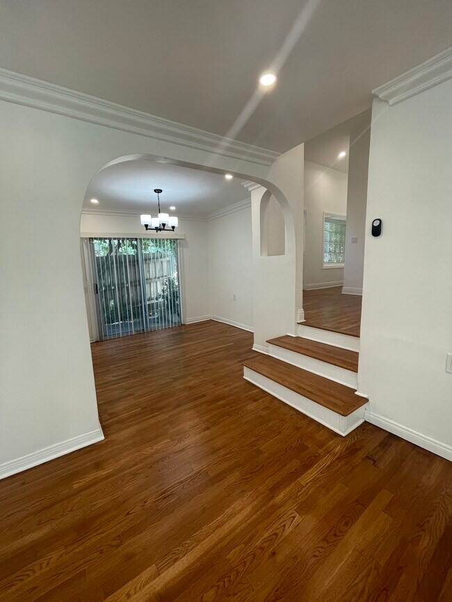 Building Photo - 11688 Bellagio Rd