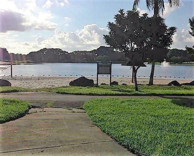 Building Photo - 15610 SW 105th Ln