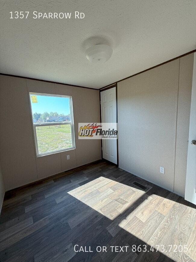 Building Photo - 1357 Sparrow Rd