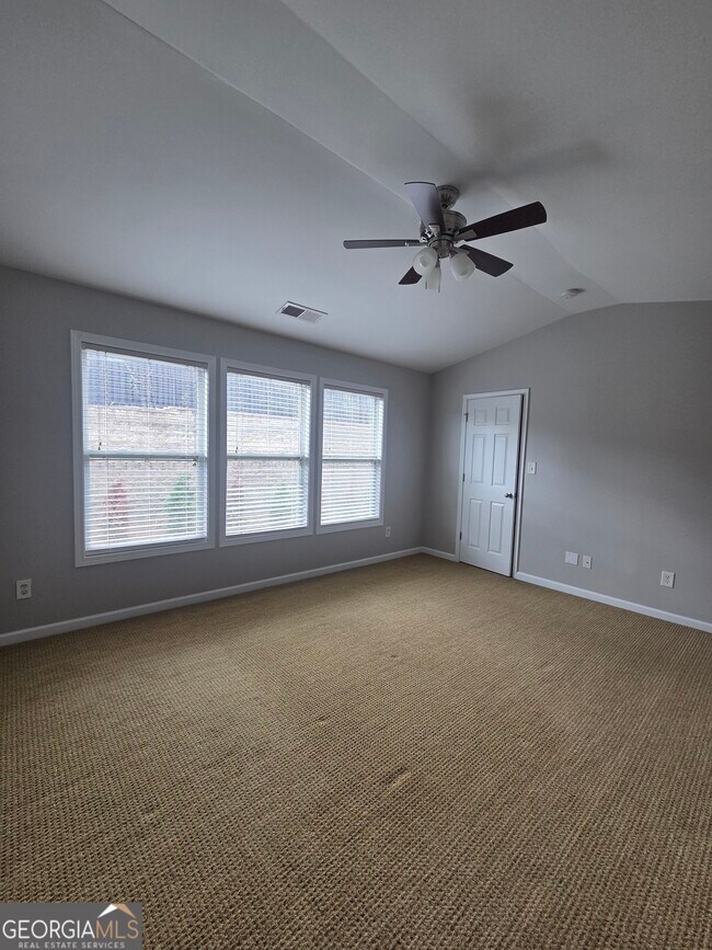 Building Photo - 2720 Beynon Ln NE