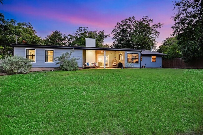 Building Photo - 1006 Hollybluff St