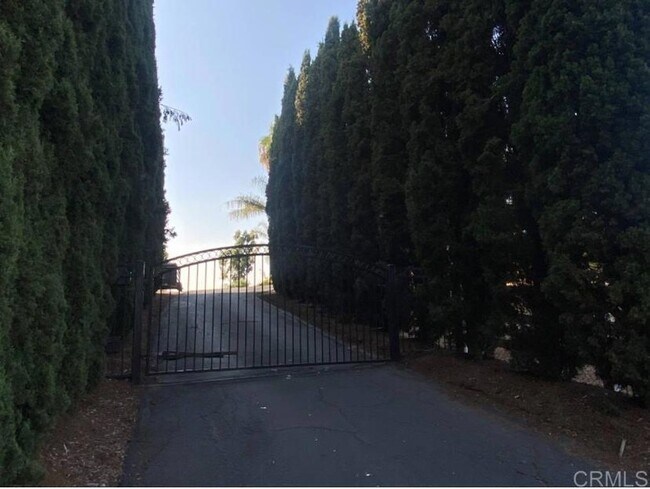 Building Photo - 2426 Suncrest Blvd